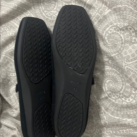 Classic VIVAIA Black Flats with Silver Buckle - Picture 5 of 8